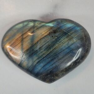 Labradorite Heart Carving | Protection • Intuition • Inner Magic